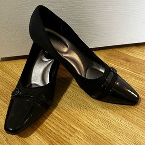 Kelly & Katie Kitten Heel Pumps | Size 8 | Black